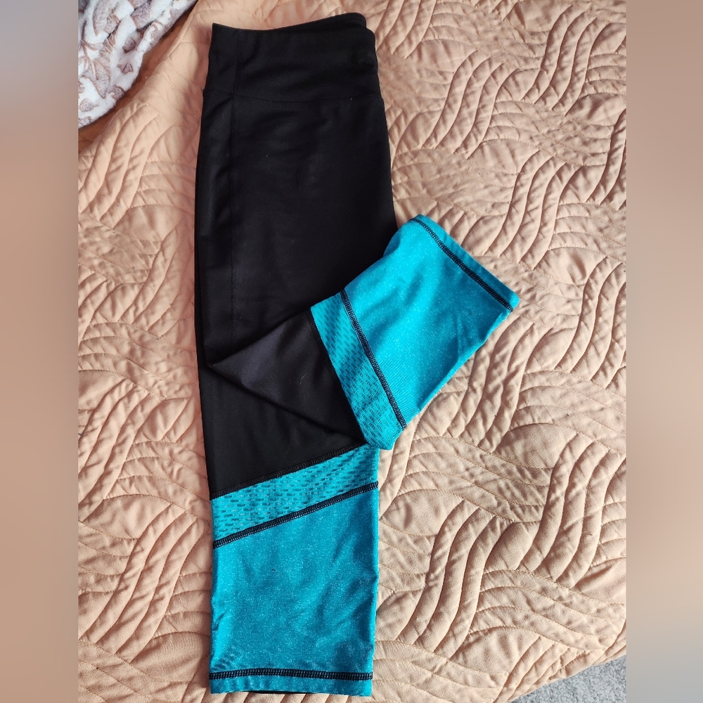 Comfy Black and Blue Quick Dry Leggings